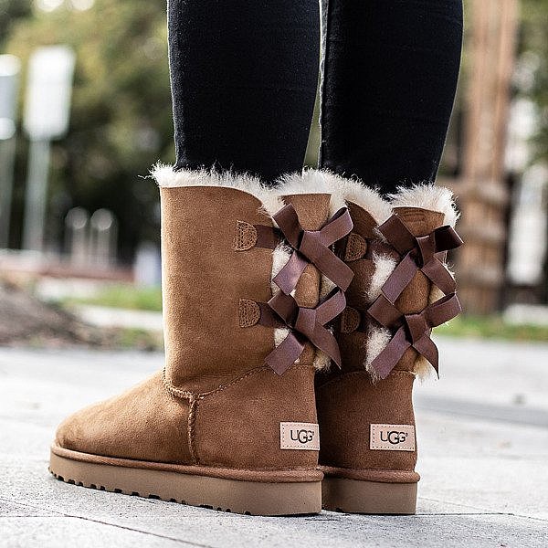 UGG BAILEY BOW II BOOT - מגף נשים ביילי 