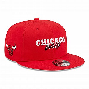 Chicago Bulls Script Logo Red 9FIFTY Snapback Cap -ניו ארה כובע מצחייה אדום Chicago Bulls Script Logo Red 9FIFTY Snapback Cap -ניו ארה כובע מצחייה אדום