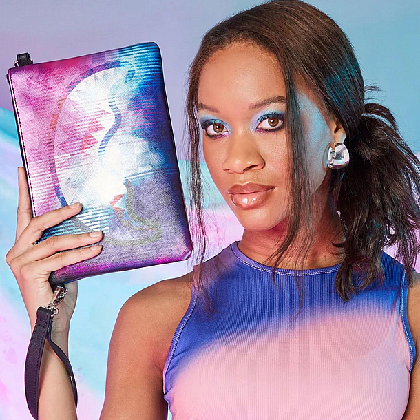 ��� �� ����������� � SPRAYGROUND METALLIC TYE DYE CHECK POUCHETTE