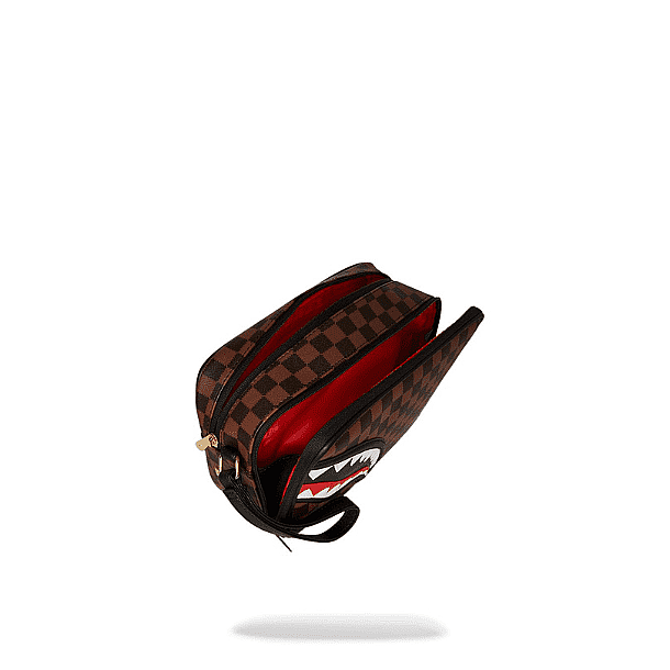 ��� ����/�������� ����������� � SPRAYGROUND SAWTOOTH SHARKS IN PARIS TOILETRY BRICK