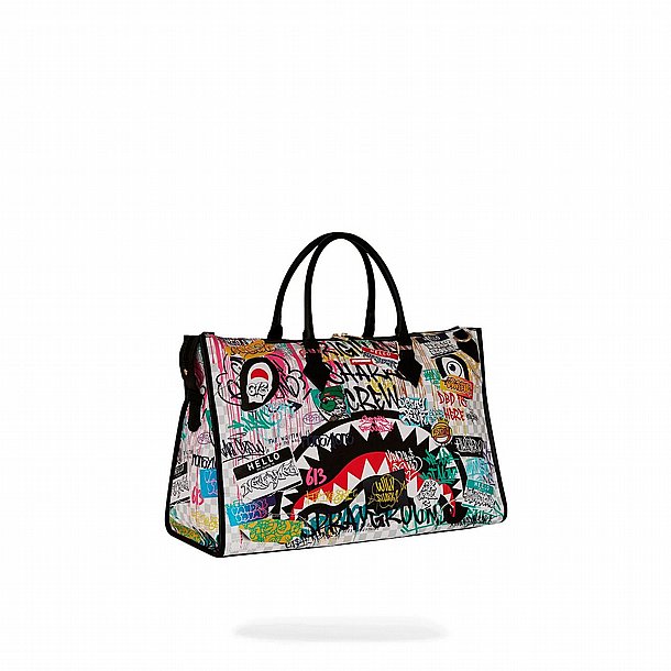 תיק נסיעות ספרייגראונד – SPRAYGROUND SHARKS IN PARIS THE RIZZ (CREAM ...