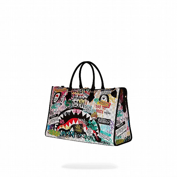 תיק נסיעות ספרייגראונד – SPRAYGROUND SHARKS IN PARIS THE RIZZ (CREAM ...